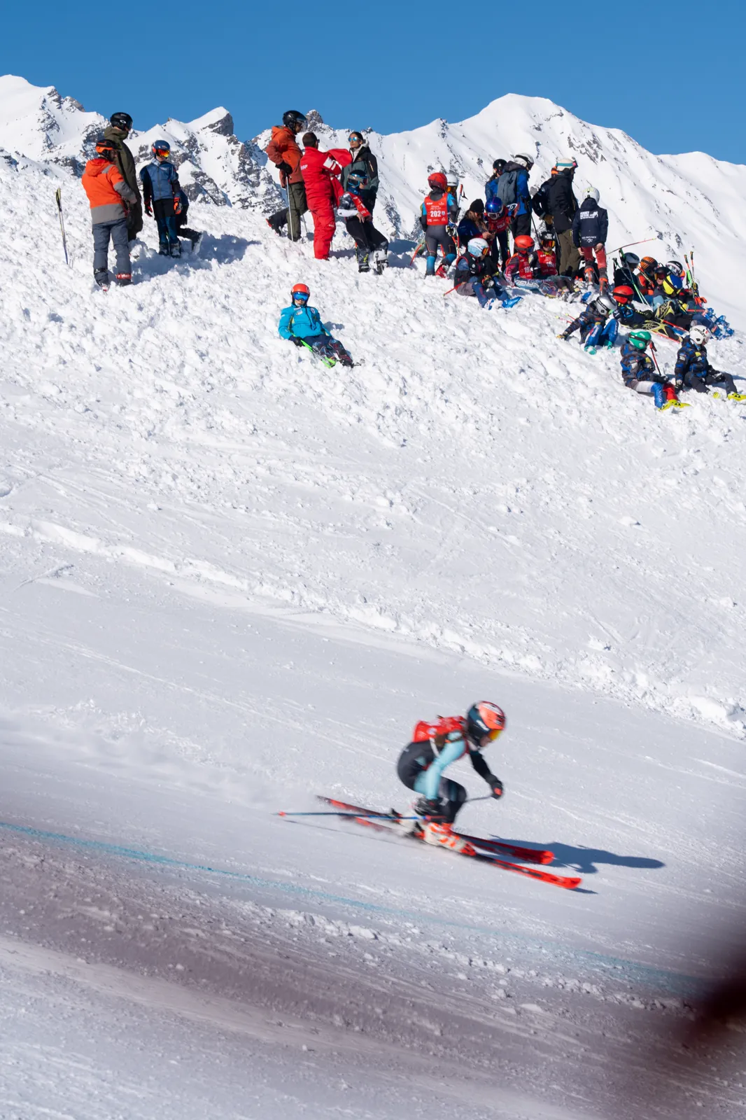Skier on the descent below the crowd on the ridge, JB Cup in Valloire