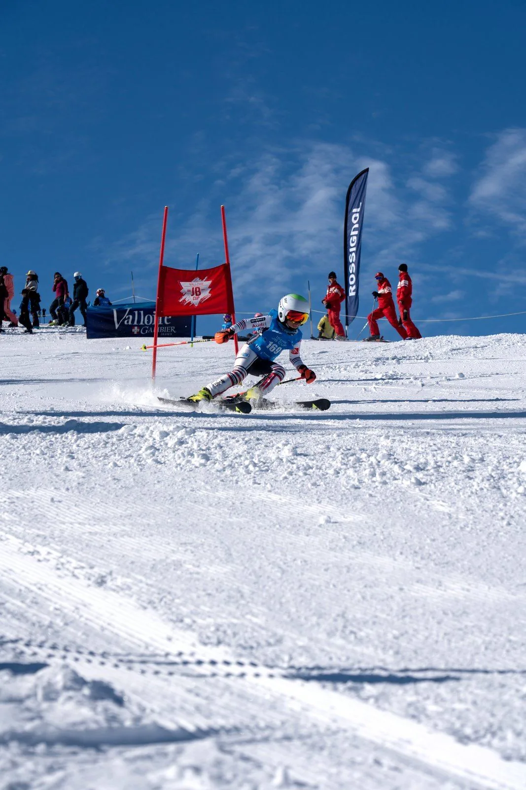 Slalom gate in front of the crowd, JB Cup in Valloire
